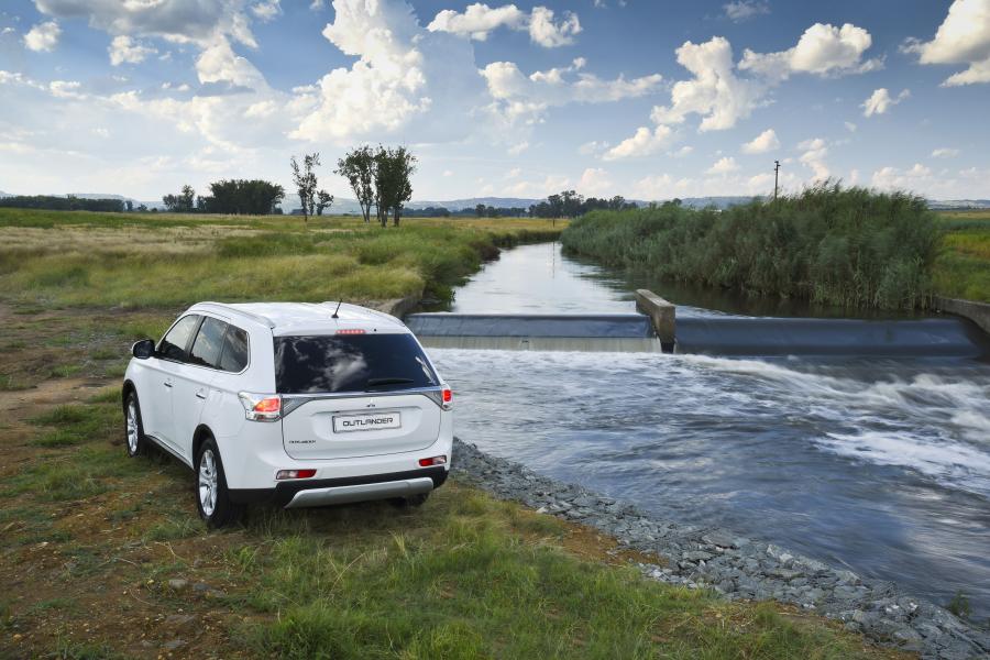  Mitsubishi Outlander 2015 года  (ZA) (фото 5 из 10)